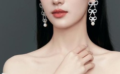 上课胸突然流奶被同学吃